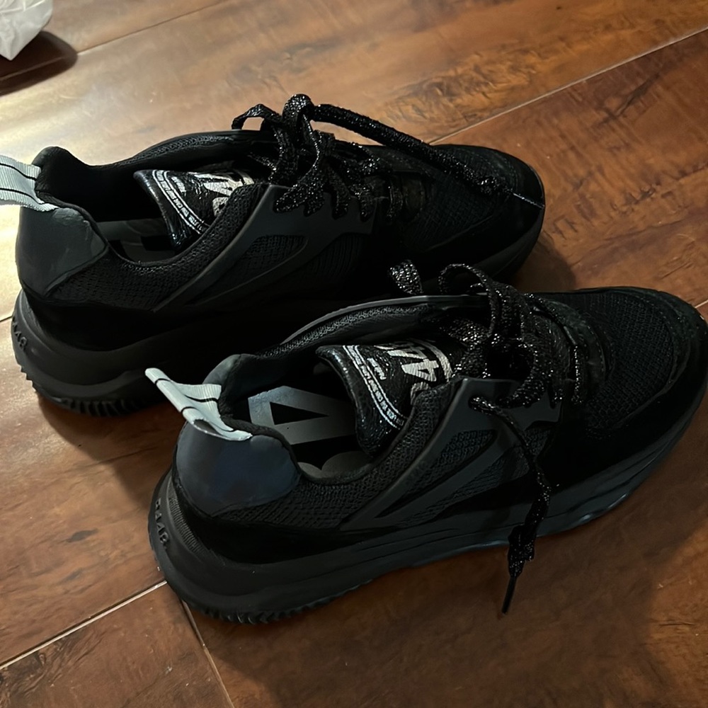 P448 black sneakers